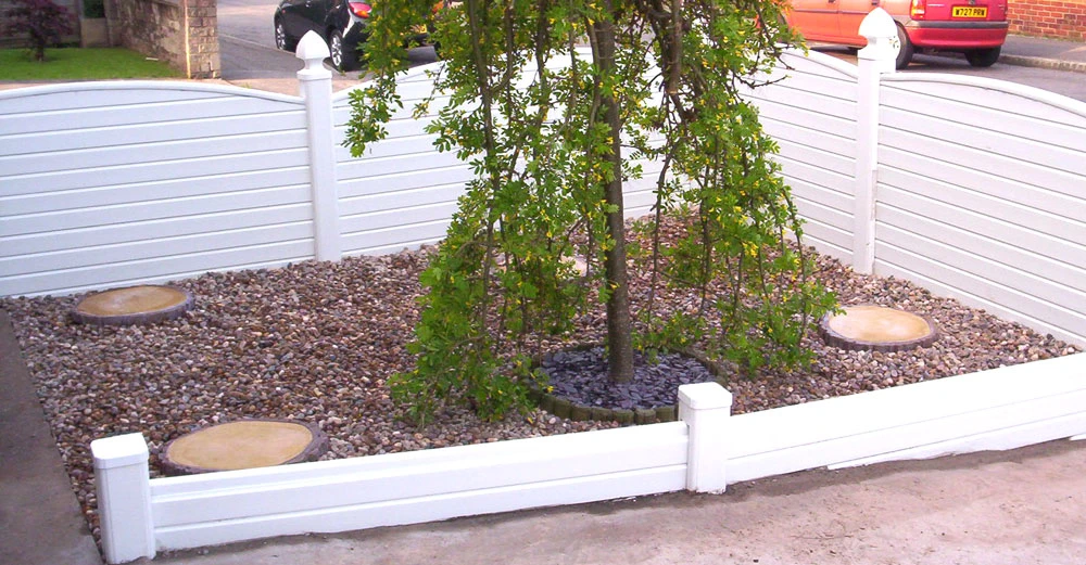 Interlocking fence panels to build plastic garden boundary fences